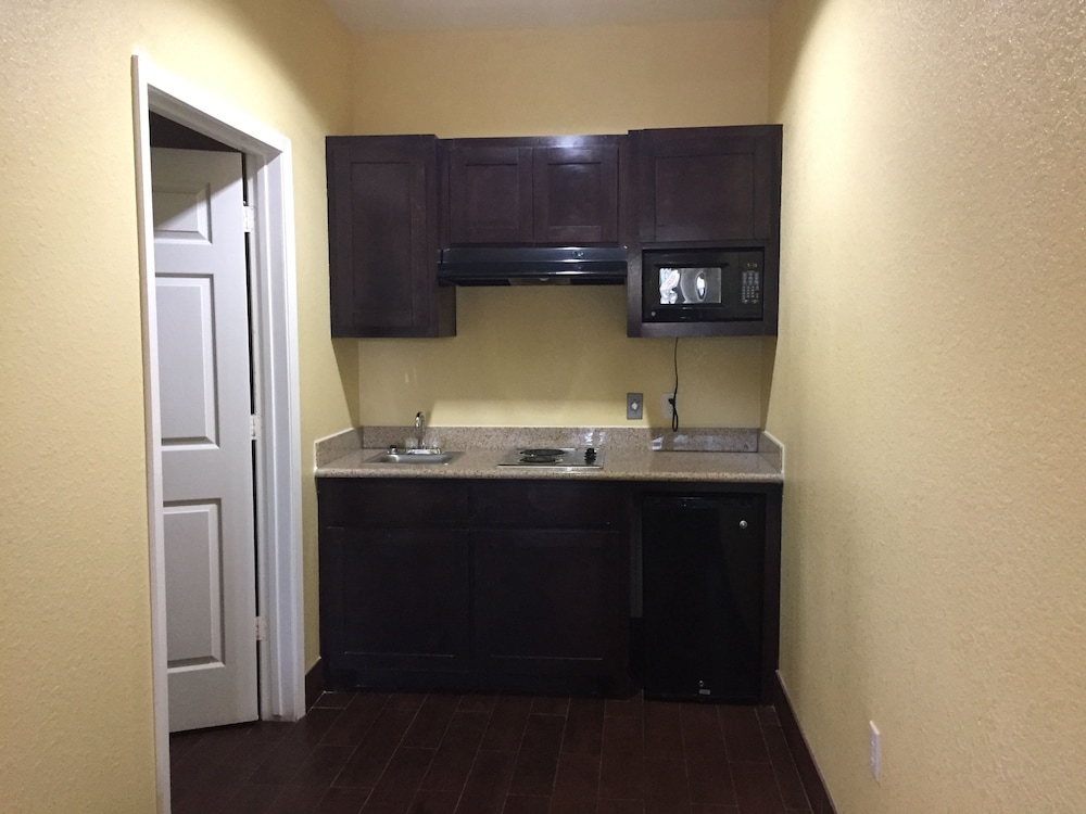 Suite, 2 Queen Beds, Non Smoking, Kitchenette photo 3