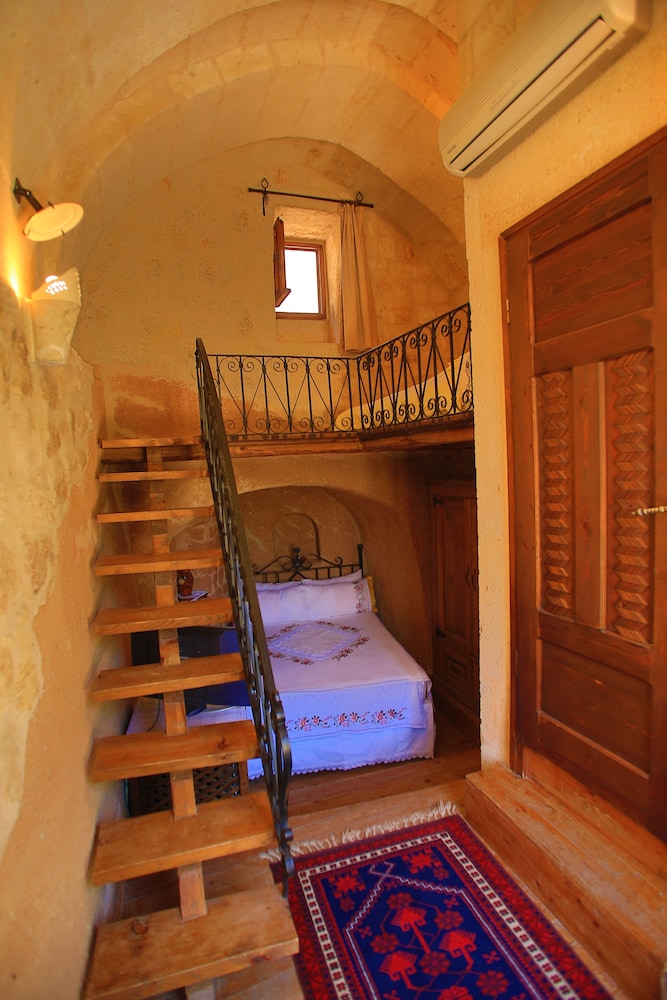Cave Room photo 2