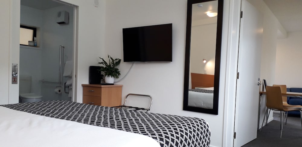 Standard Apartment, 1 Bedroom, Ground Floor photo 2