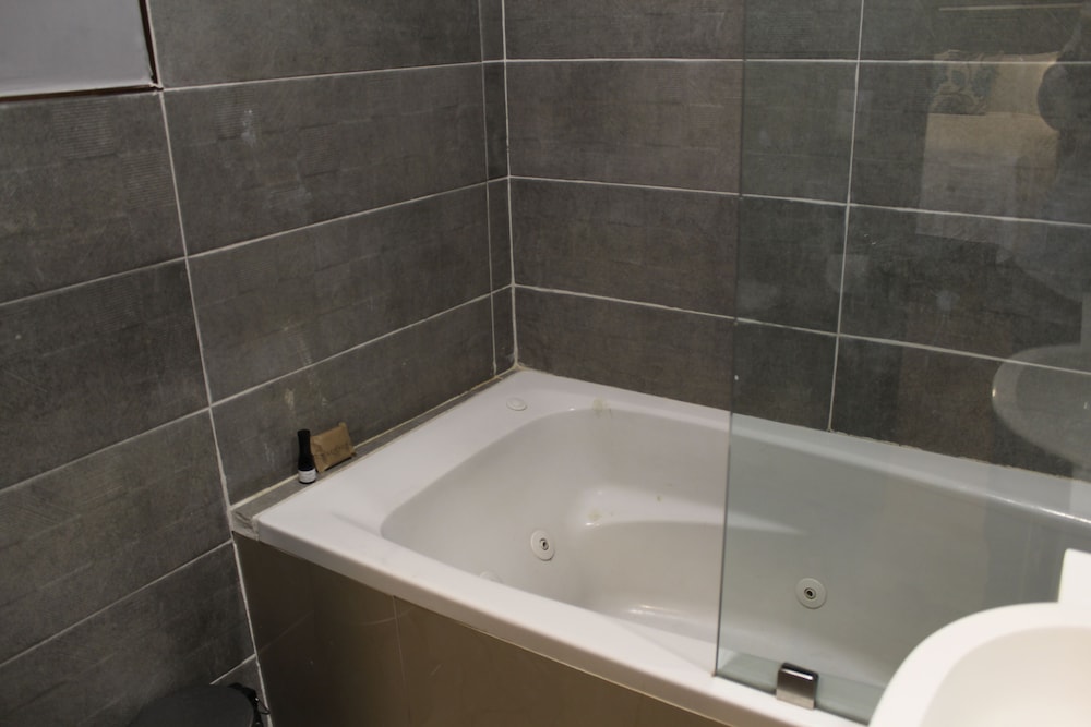 Deluxe Room, 1 King Bed, Accessible photo 2