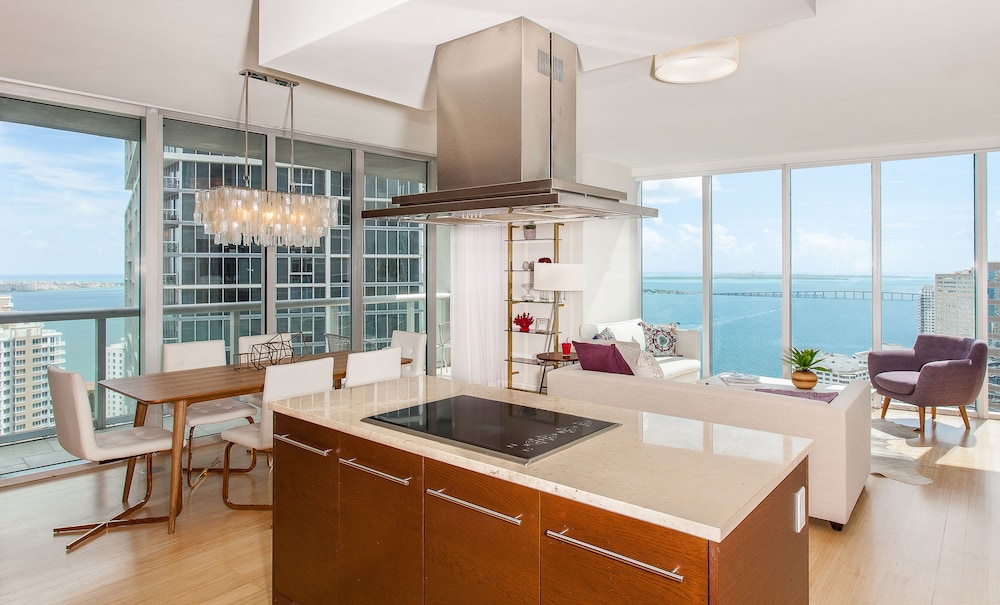 Presidential Corner Apart, 2/2 and Sofa Bed, Ocean View1608
