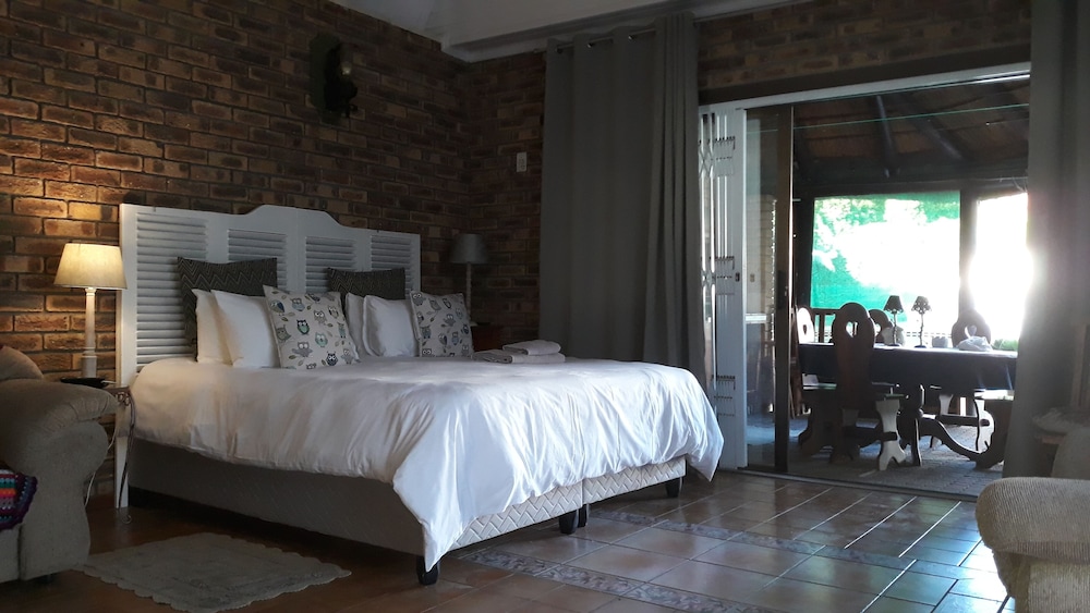 Bachelor Flat photo 2