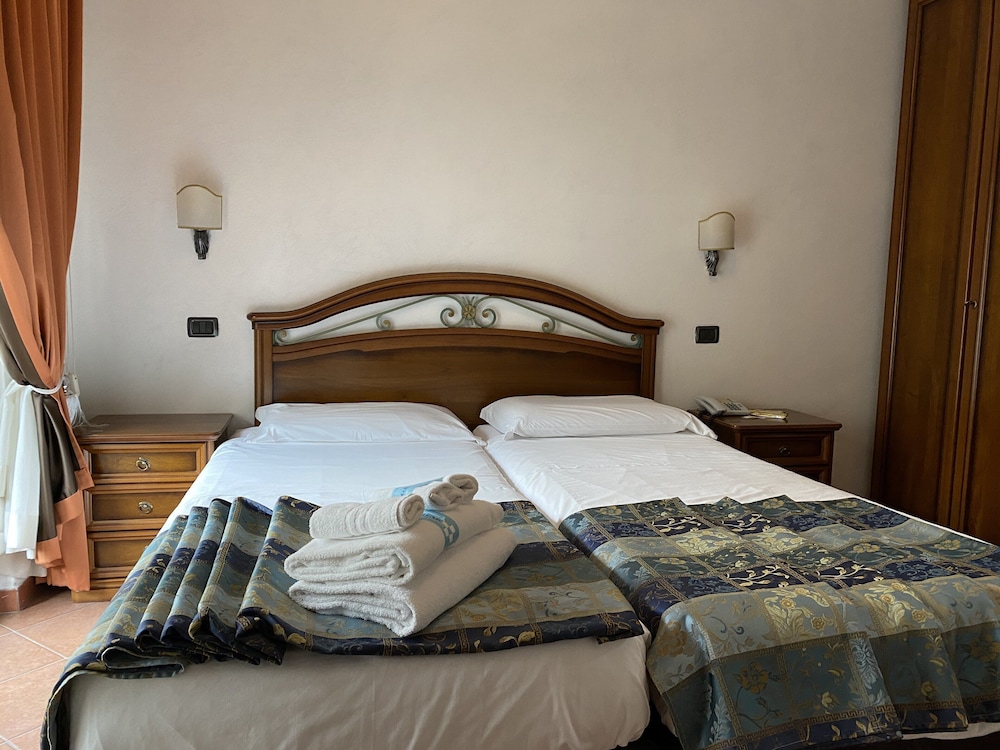 Business Double Room Single Use - Photo 19