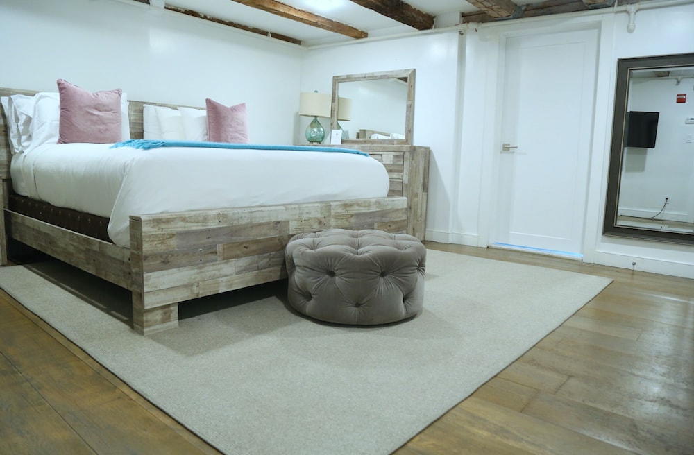 Junior Room, 1 King Bed photo 2