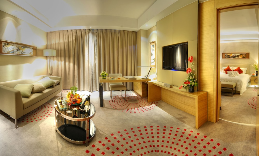 Deluxe Suite, 1 King Bed - Photo 2