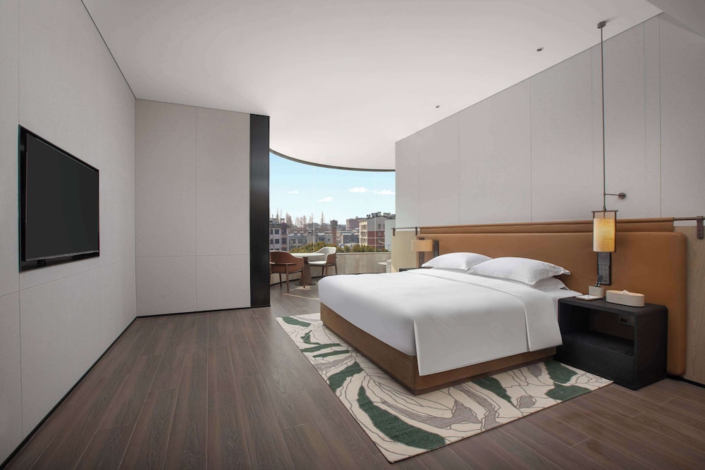 Room, 1 King Bed, Smoking