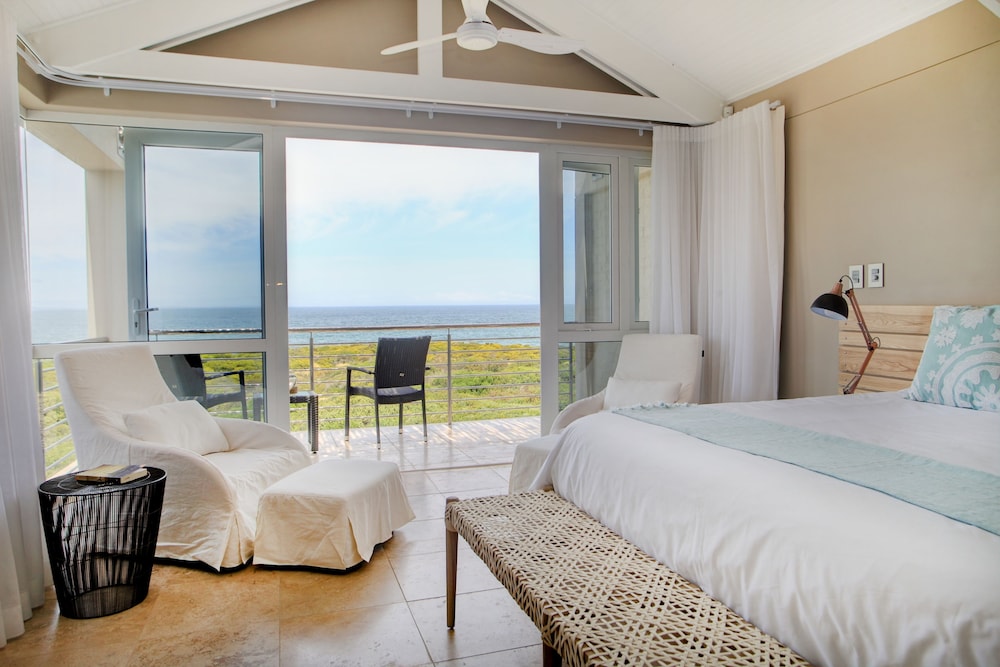 Superior Double Room, 1 King Bed, Balcony, Ocean View photo 3
