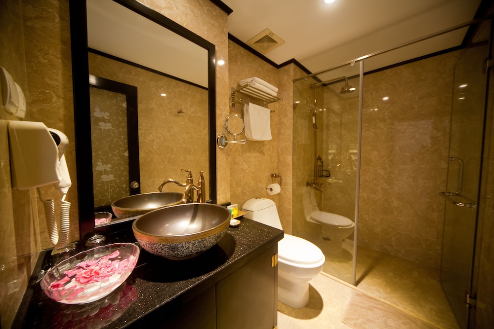Deluxe Double Room, 1 Queen Bed photo 3