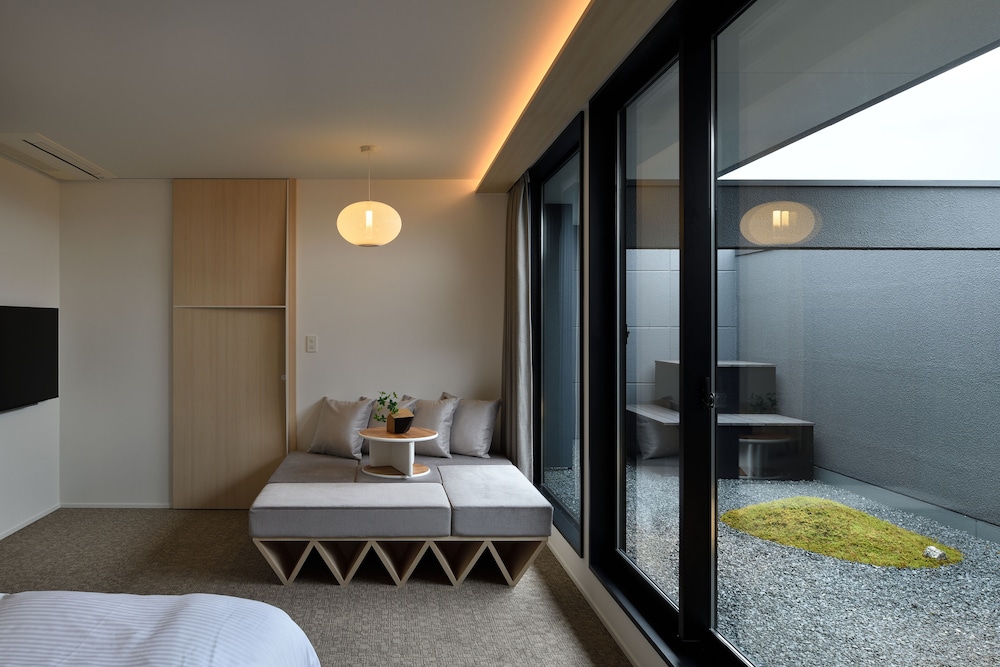 Suite Room - Photo 3