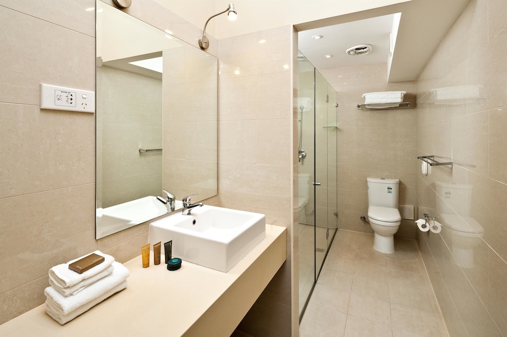 Standard Apartment, Multiple Beds, Non Smoking, Kitchen (3 King Beds and 1 Single Bed)