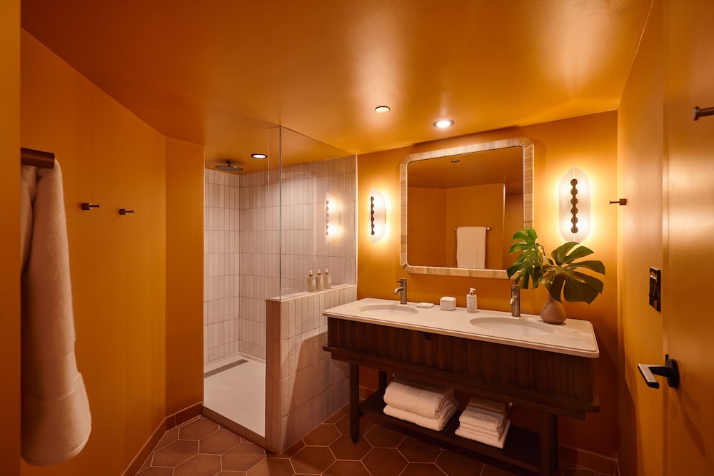 Deluxe Room, Multiple Beds, Accessible