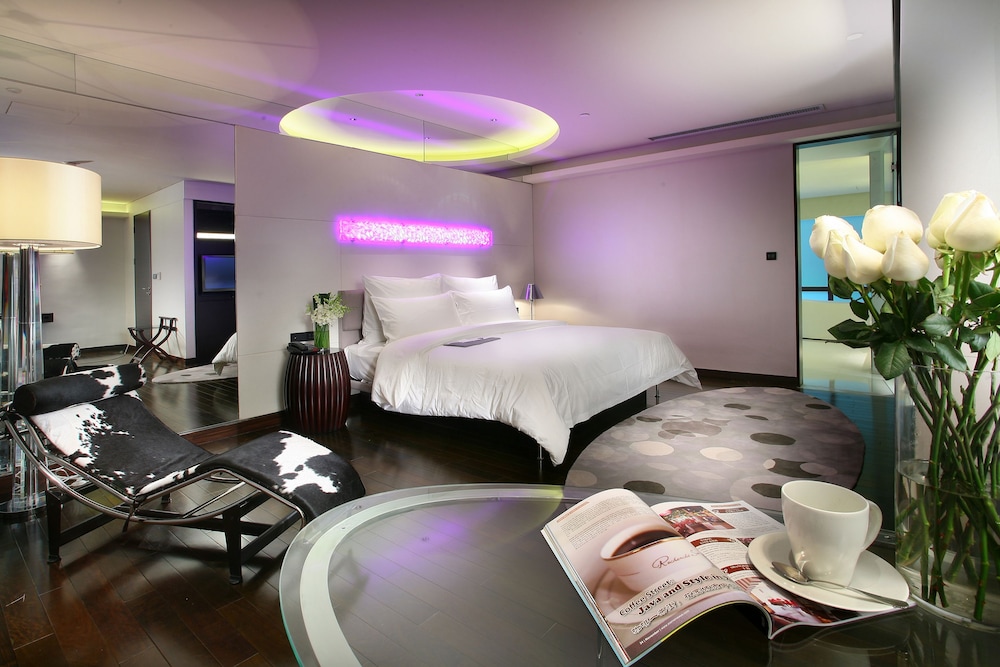 Deluxe Suite, 2 Bedrooms - Photo 3