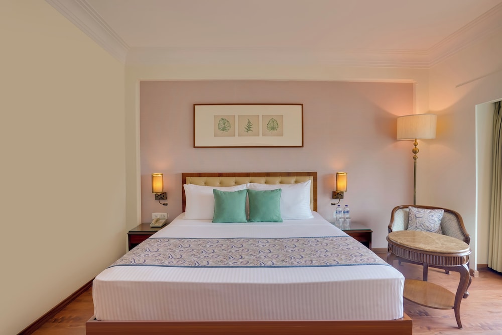 Executive King Room with Balcony View - Photo 4