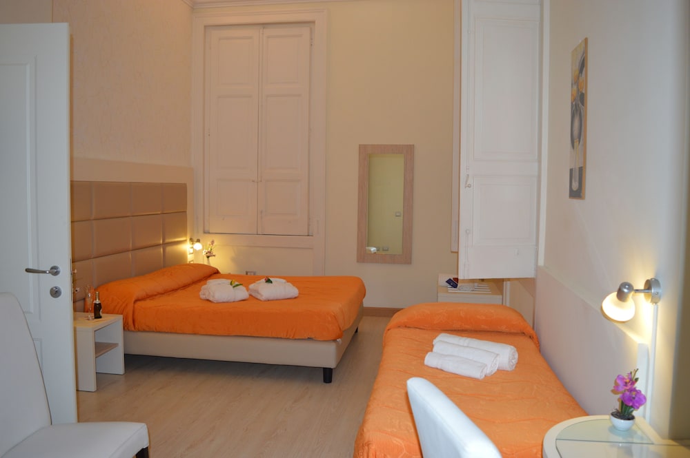 Design Double or Twin Room, 1 Bedroom, Private Bathroom, City View photo 1