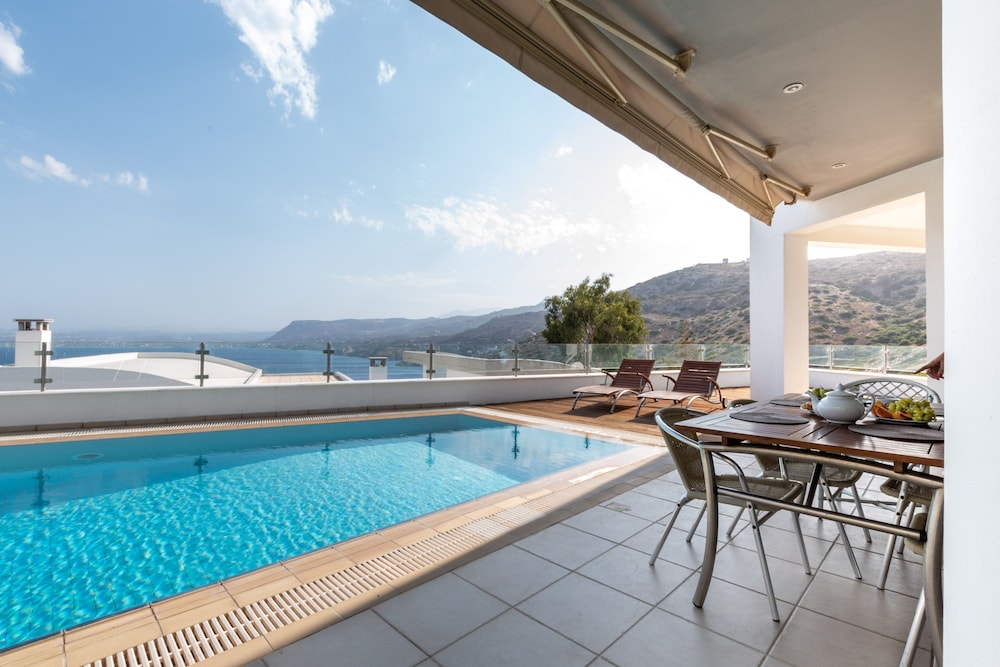 Luxury Villa photo 2