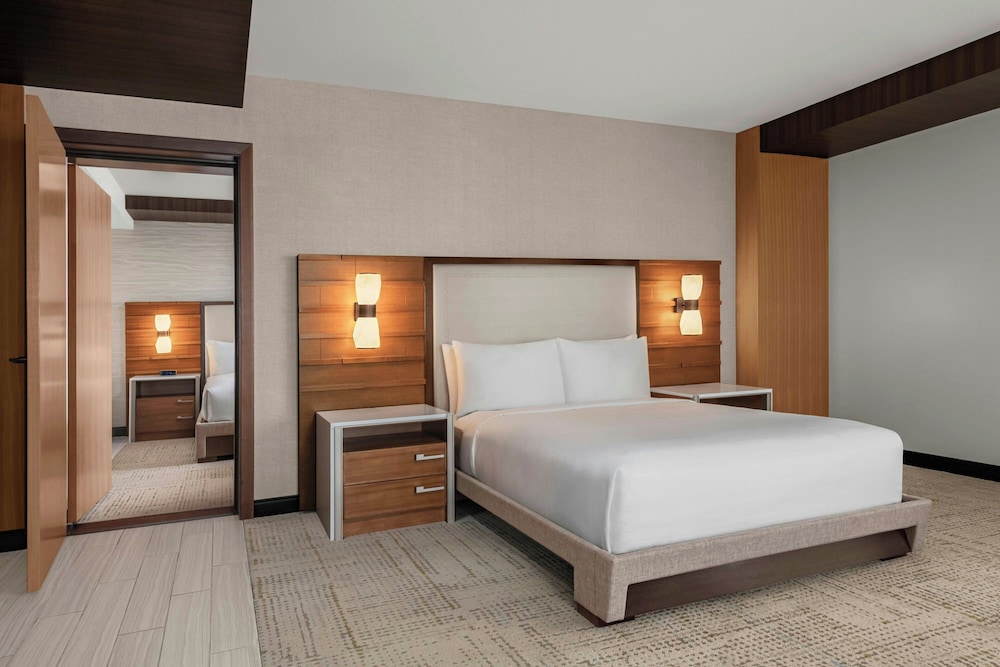 Premium Suite, 1 Double Bed - Photo 2