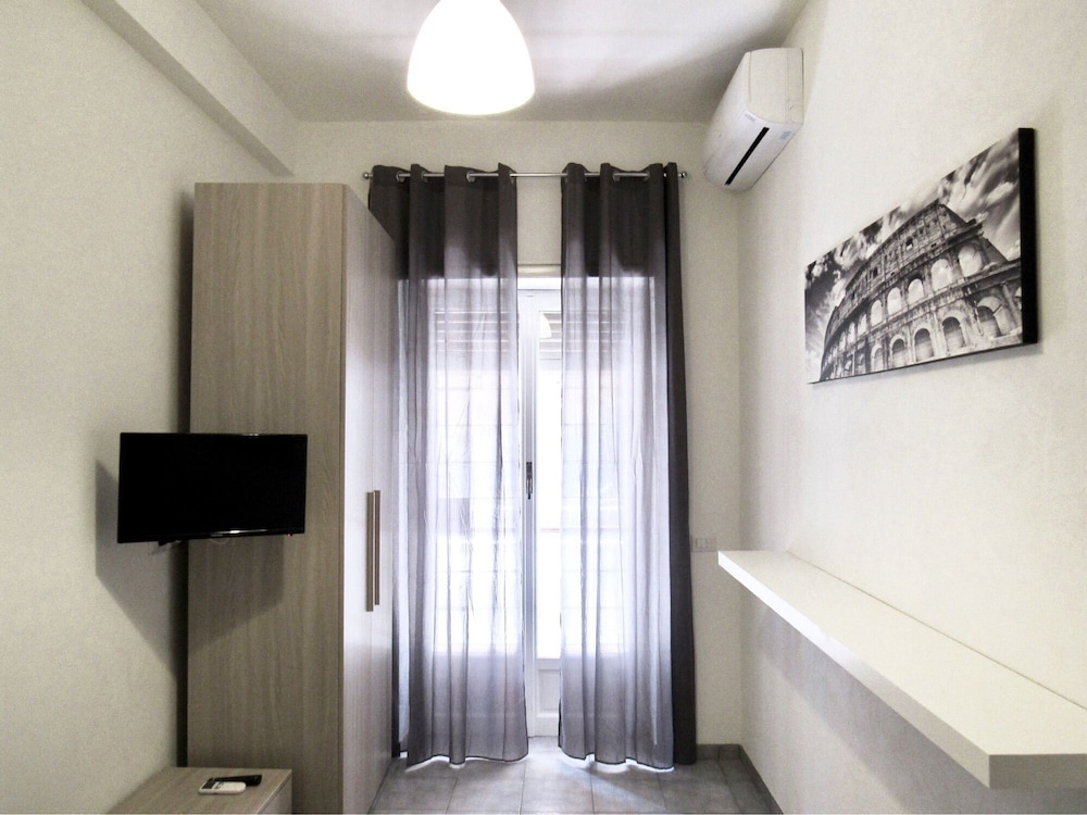 Single Room photo 2