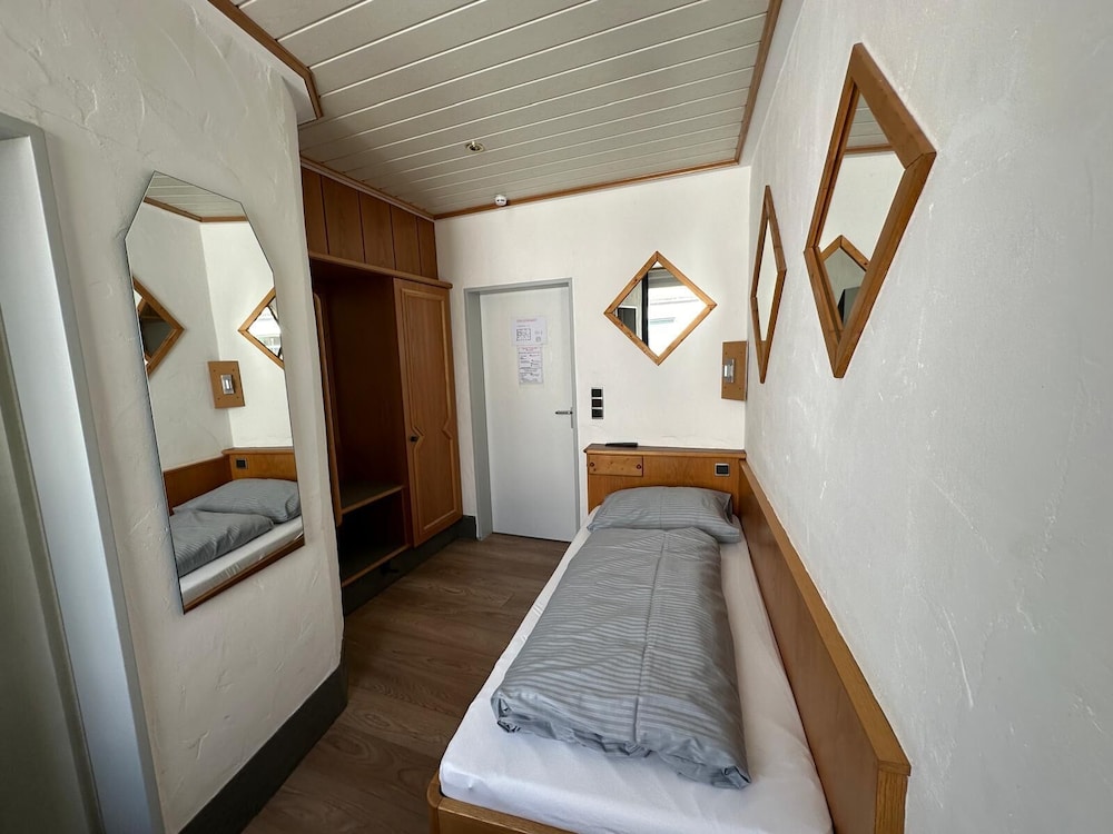 Basic Single Room photo 2