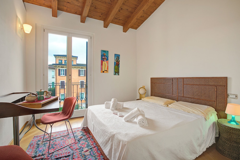 Family Apartment, Multiple Bedrooms, 2 Bathrooms, Lakeside (Morgante Salò-Lake view & parking)