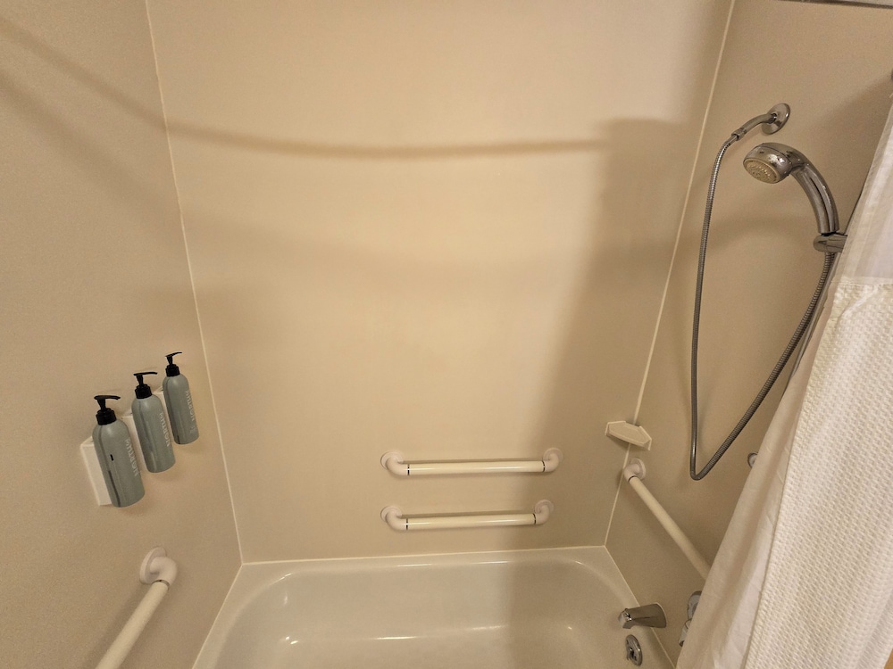 Room, 2 Queen Beds, Accessible, Non Smoking - Photo 13
