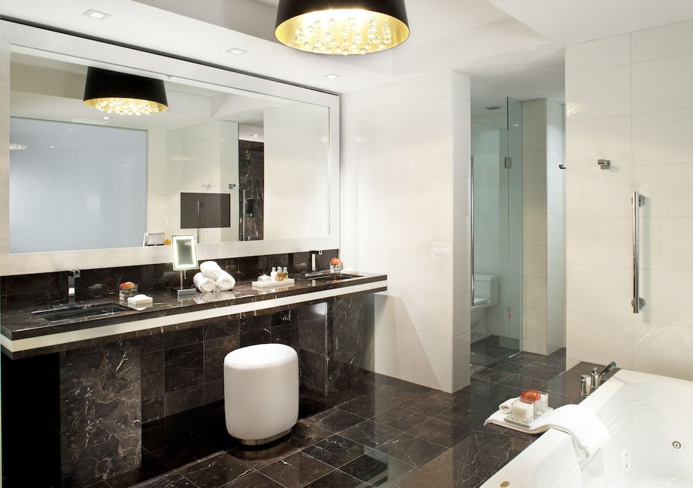 Suite, 1 Bedroom, Corner thumbnail 6