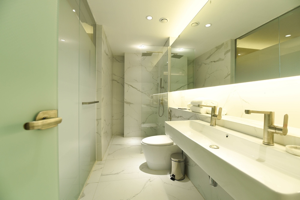 Executive Room - Photo 5