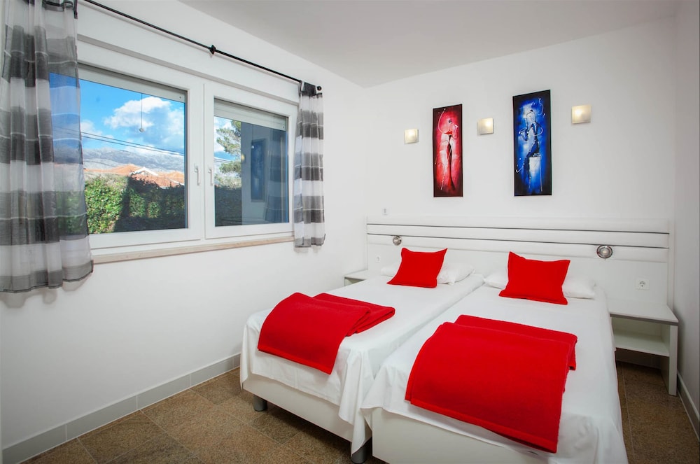 Bull. Apartment With Street View photo 1