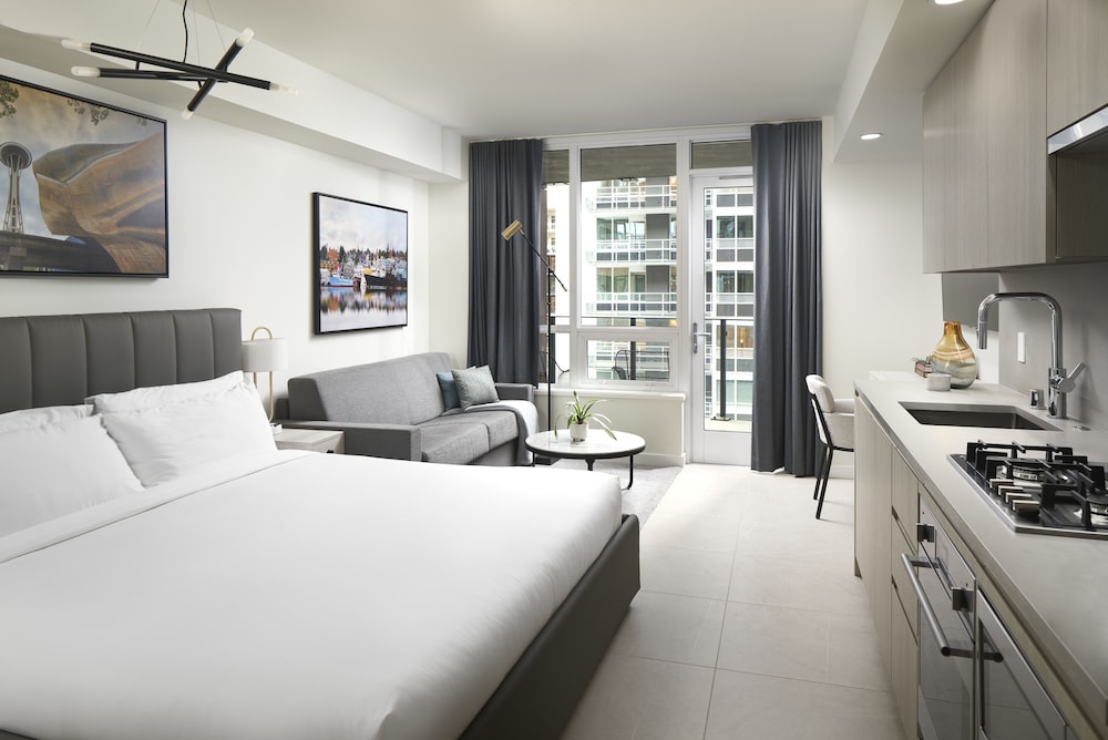 Suite (Level, ADA)