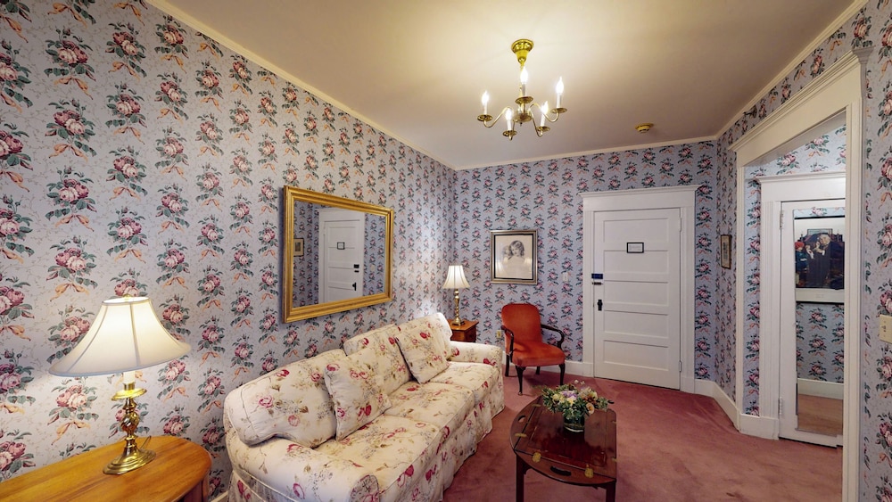Suite (Main Inn King)