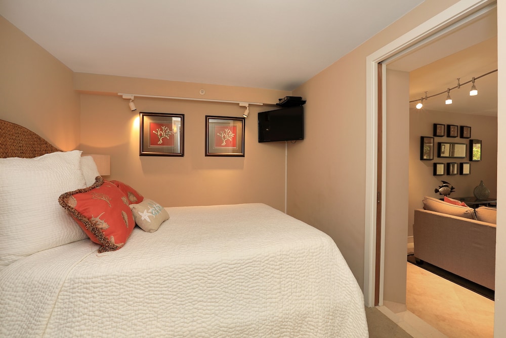 Room, 1 Bedroom, Garden View (Plus Den) photo 3