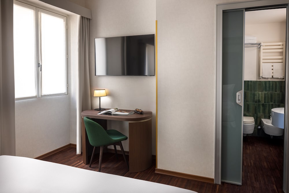 Superior Double Room, 1 Double Or 2 Twin Beds photo 2