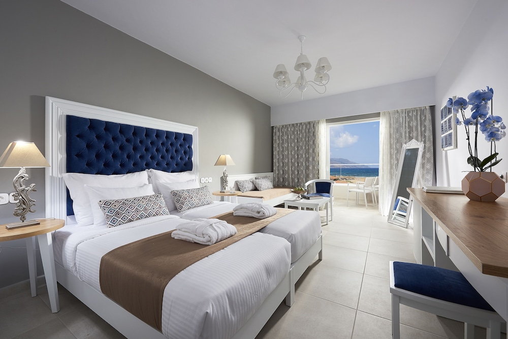 Deluxe Double Room, Partial Sea View photo 1