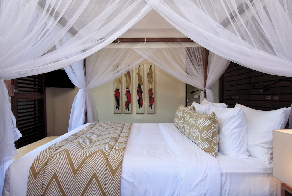 Villa 2 - One-Bedroom Villa with Private Pool photo 2