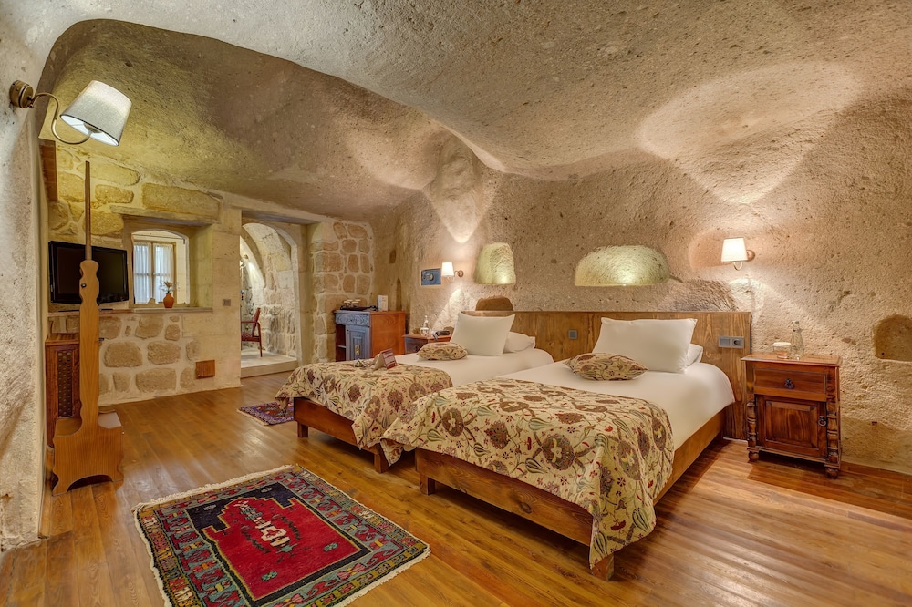 Deluxe Cave Room - Photo 3
