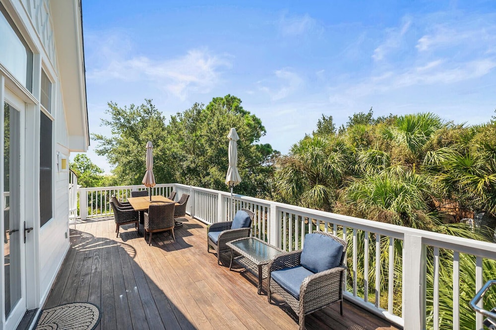 House, Multiple Beds, Balcony, Ocean View (723 Seahorse Rd) photo 2