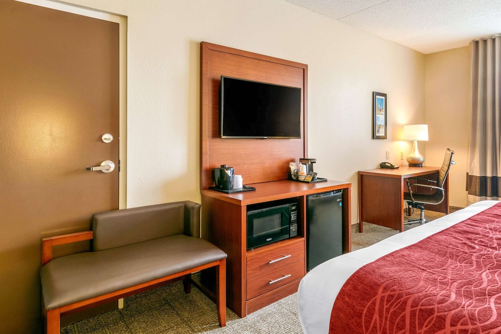 Suite, 1 King Bed with Sofa bed, Accessible, Ground Floor photo 1