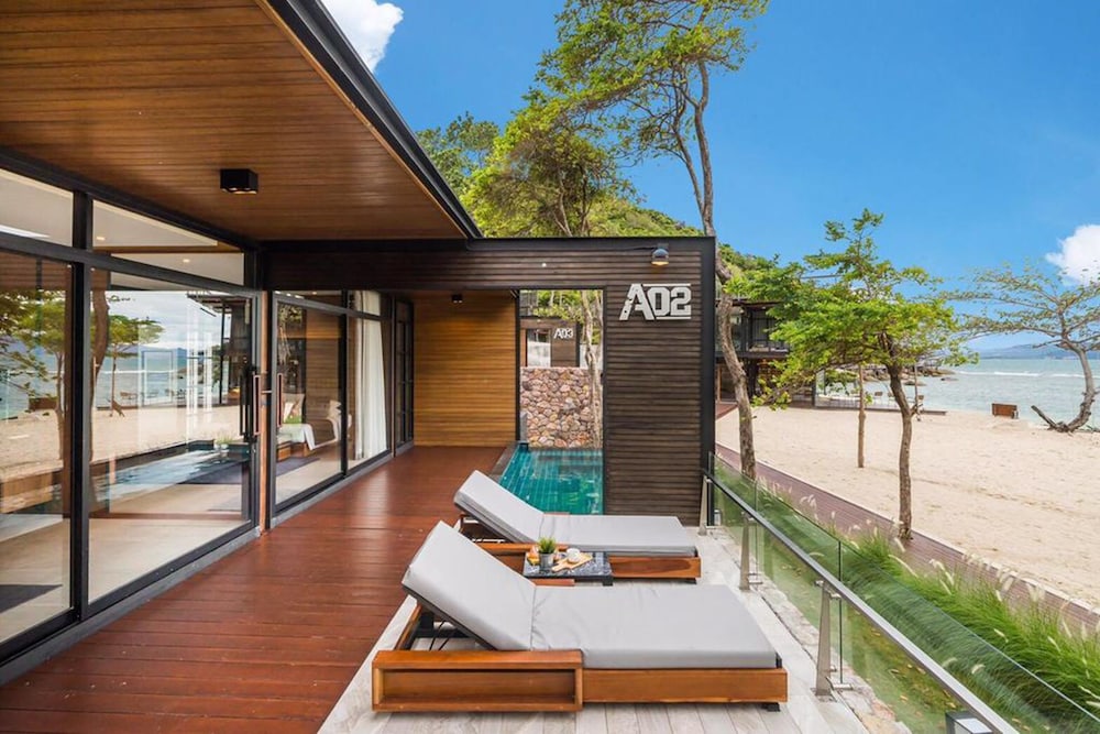 Beachfront Pool Cabin photo 1
