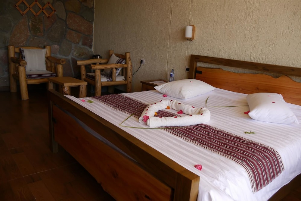 Honeymoon Studio Suite, 1 King Bed, Mountain View photo 3