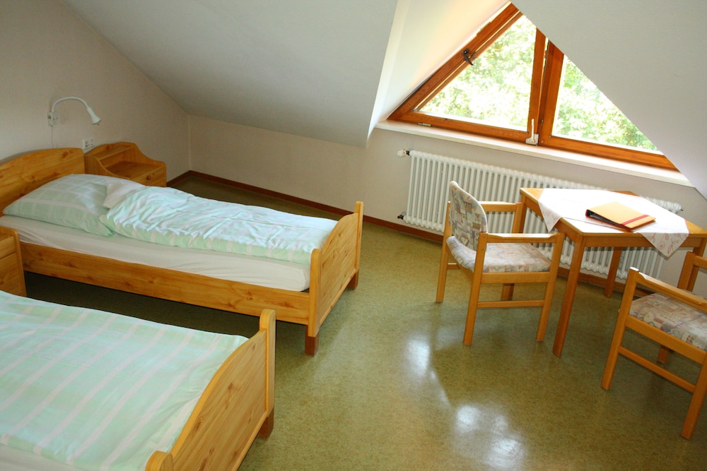 Basic Twin Room, Non Smoking, Garden View photo 3