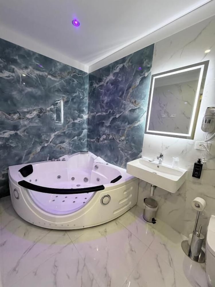 Luxury Suite