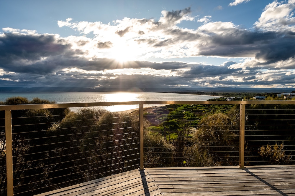 Luxury 3 Bedroom House With Panoramic Ocean Views photo 3