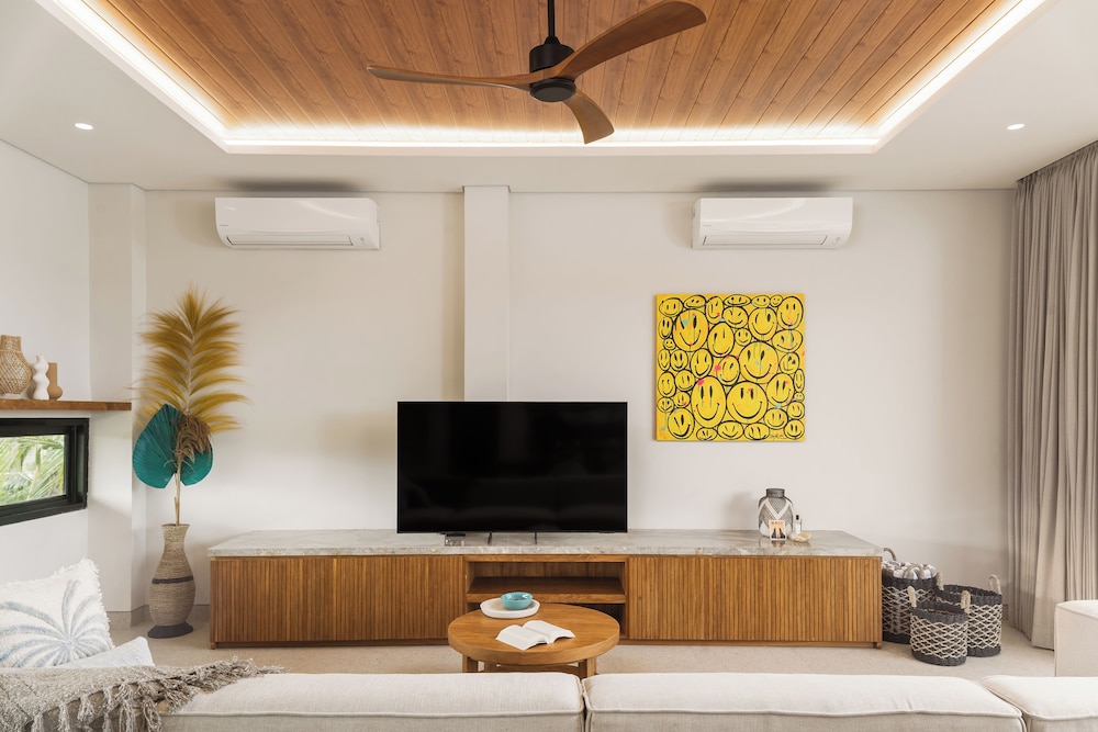 Luxury Villa, 4 Bedrooms, Sea View photo 2