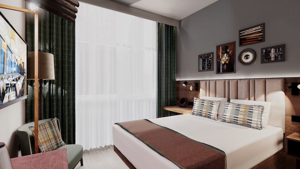 Suite, 1 King Bed - Photo 2