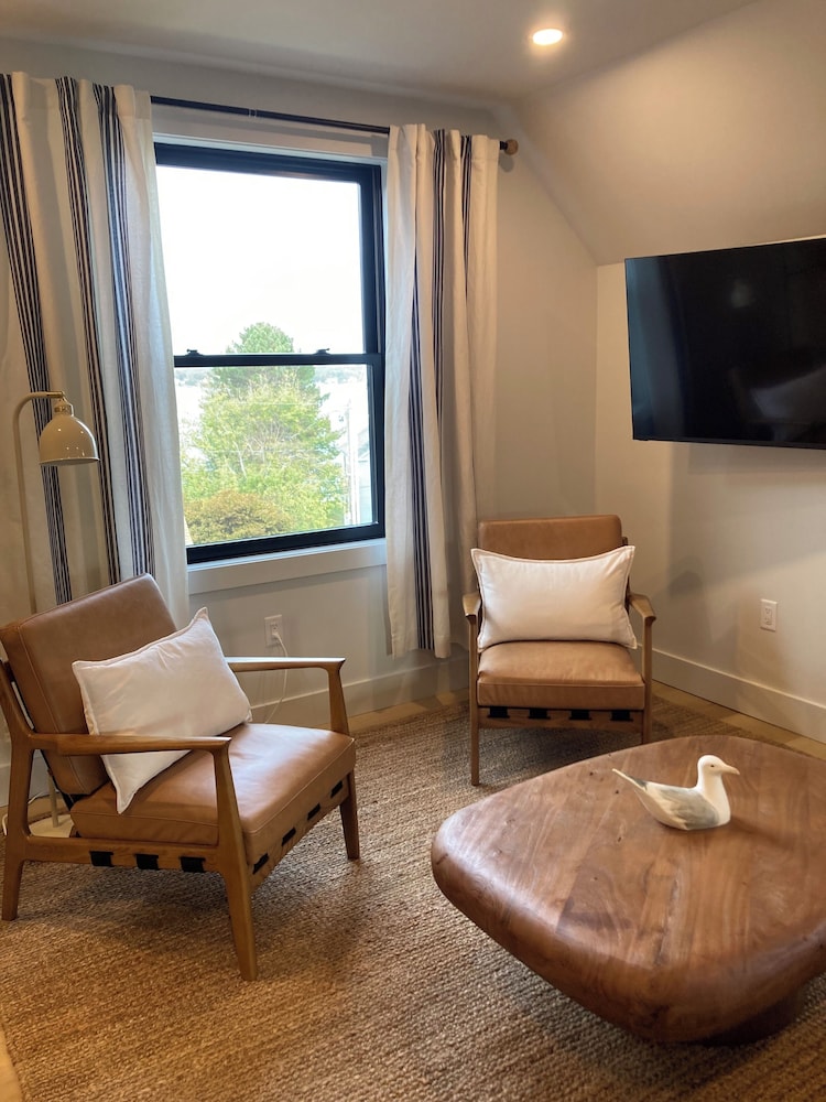 Family Apartment, 2 Bedrooms, Kitchen, Harbor View photo 3
