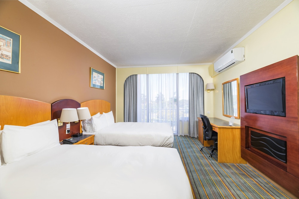 Standard Room, 2 Double Beds, Non Smoking - Photo 5