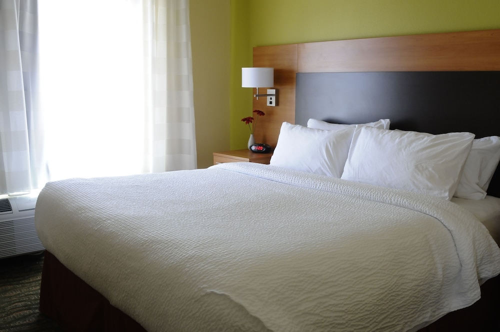 Studio, 1 Queen Bed with Sofa bed (Mobility/Hearing Access, Roll-In Shwr) photo 2