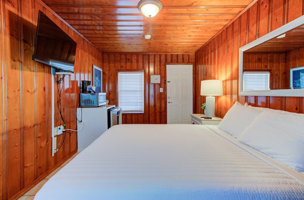 Standard Room, 1 Queen Bed, Non Smoking photo 2