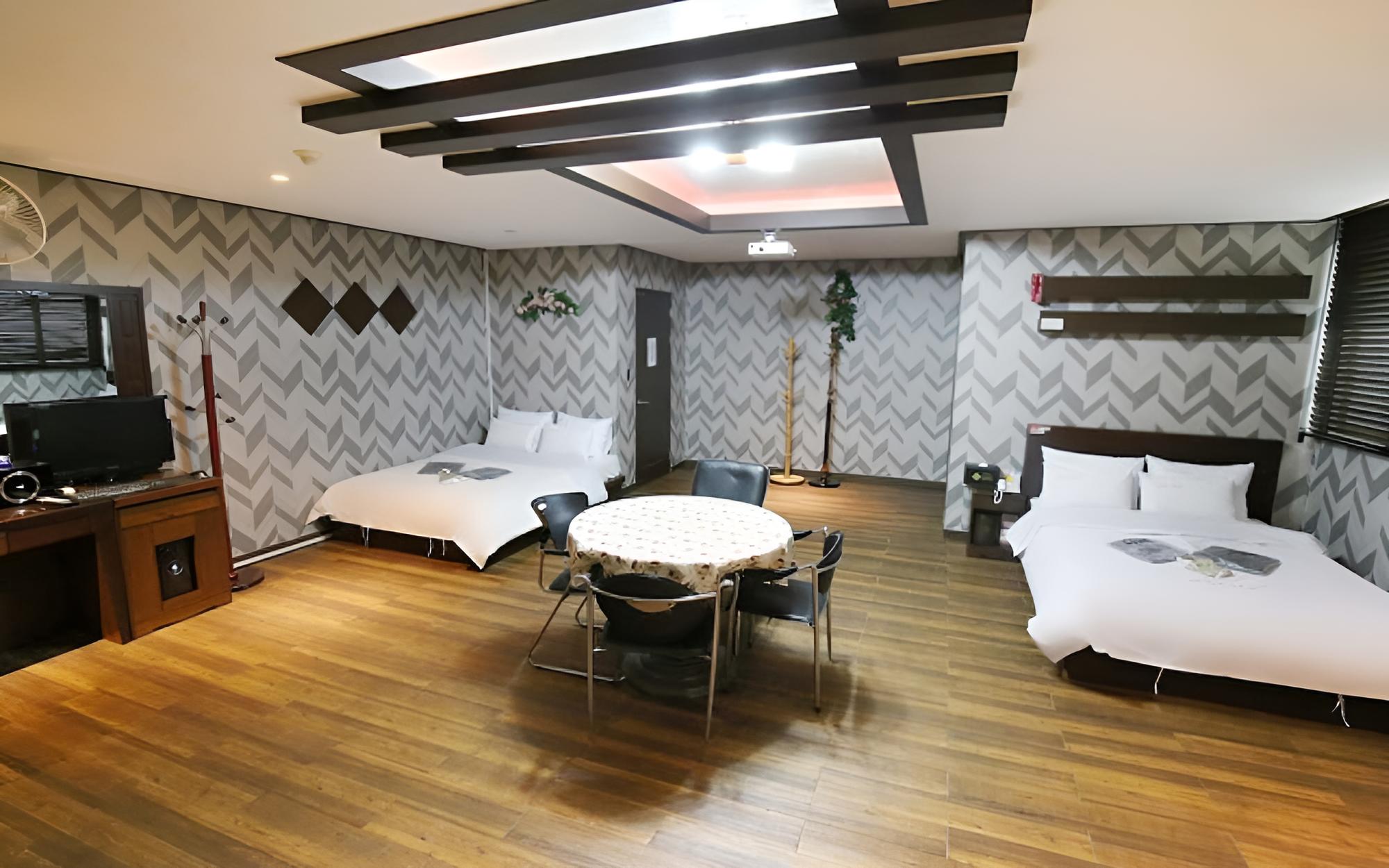 Room (Large Cinema Party Room) - Photo 4