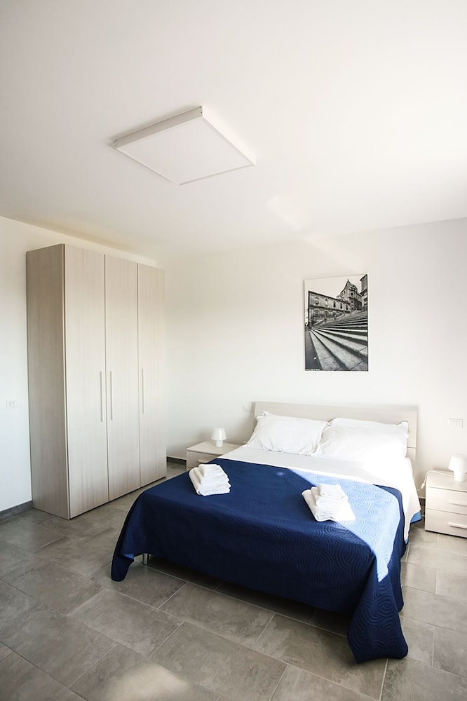 Deluxe Triple Room - Photo 9