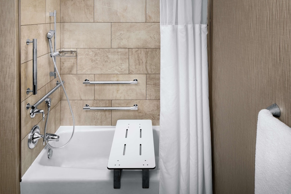 1 King Bed, Hearing/Mobility Accessible Tub - Photo 6